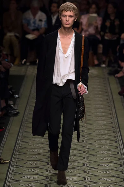 Look 15